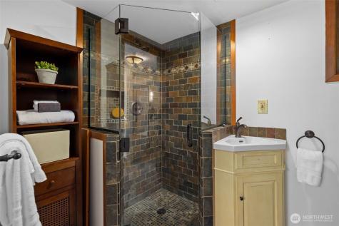 2529 Queen Anne Avenue N Seattle WA 98109