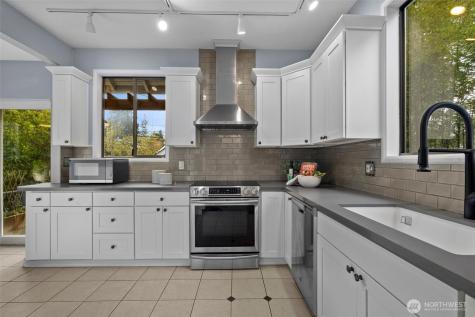2529 Queen Anne Avenue N Seattle WA 98109