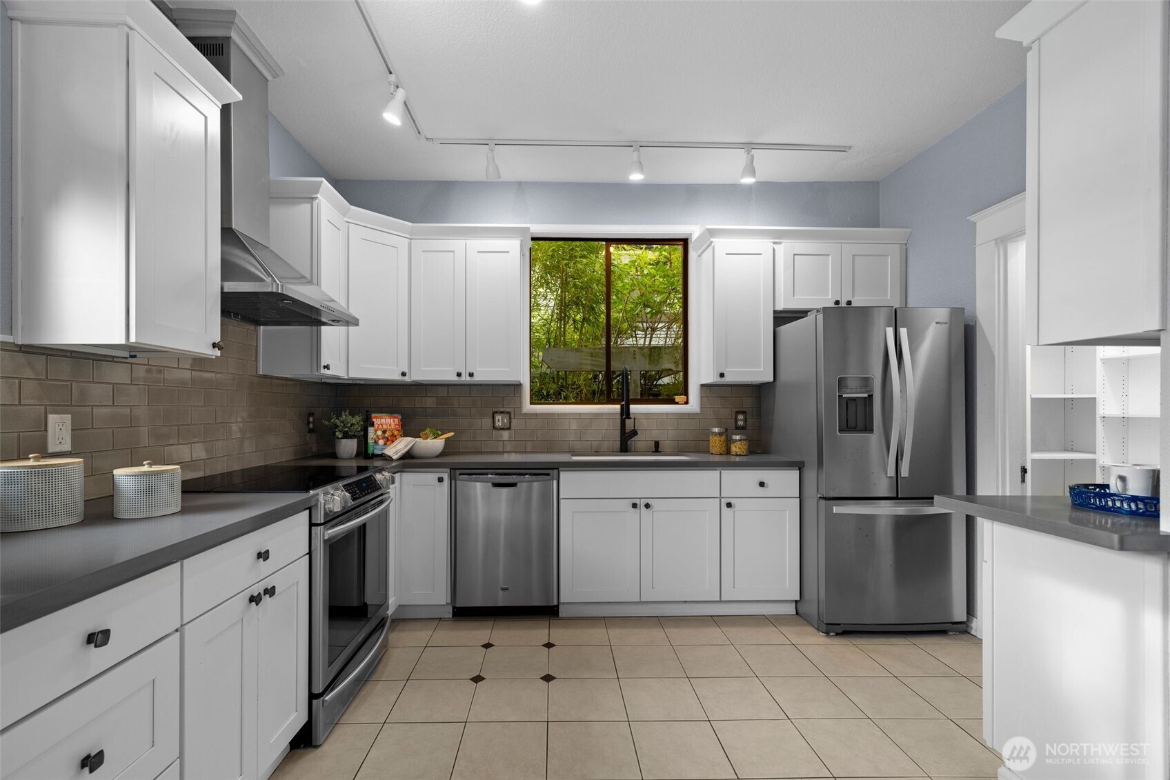 2529 Queen Anne Avenue N Seattle WA 98109
