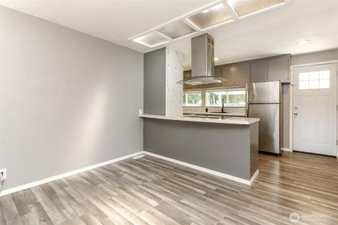 32206 27th Avenue SW Federal Way WA 98023