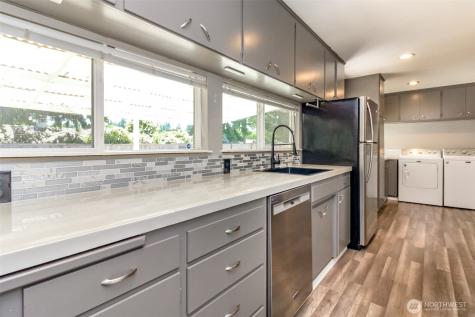 32206 27th Avenue SW Federal Way WA 98023