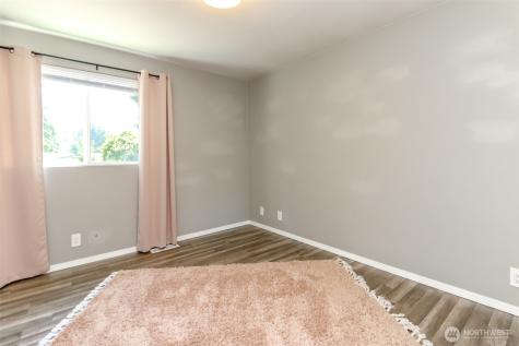 32206 27th Avenue SW Federal Way WA 98023