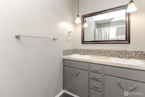 32206 27th Avenue SW Federal Way WA 98023