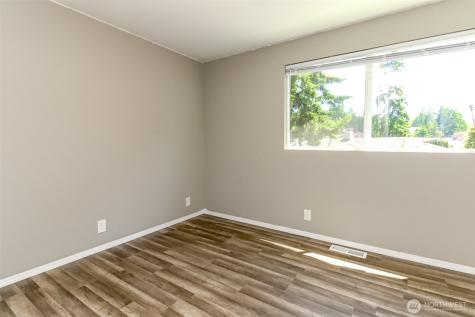 32206 27th Avenue SW Federal Way WA 98023