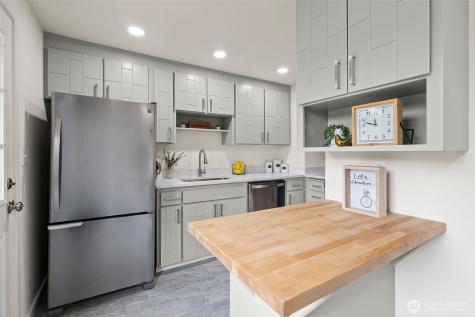 9747 Evanston Avenue N Seattle WA 98103