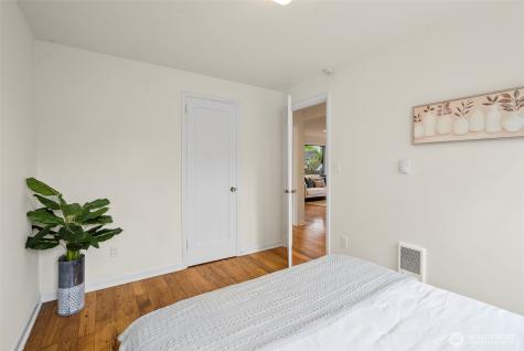 9747 Evanston Avenue N Seattle WA 98103