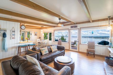 9513 Villa Beach Road Anderson Island WA 98303