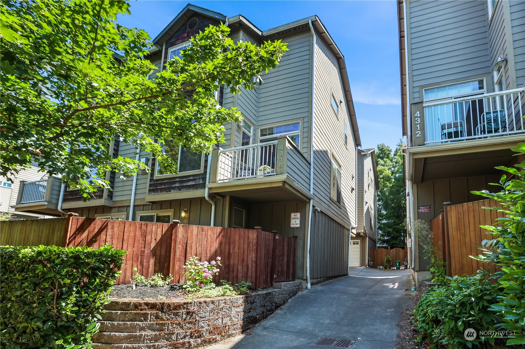 4318 8th Avenue Ne Seattle WA 98105