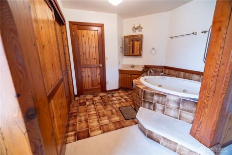 6 Orchard Loop S. Tonasket WA 98855