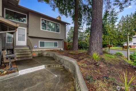 2207 Bremerton Avenue NE Renton WA 98059