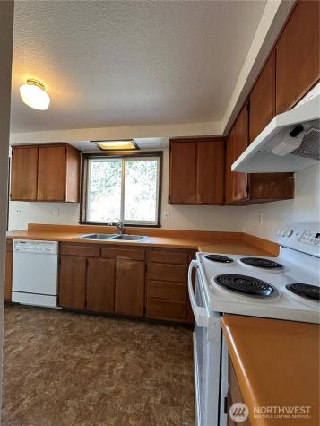 240 NE Chinook Drive Belfair WA 98528
