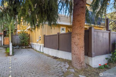 739 N 94th Street Seattle WA 98103