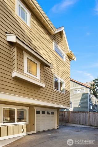 739 N 94th Street Seattle WA 98103