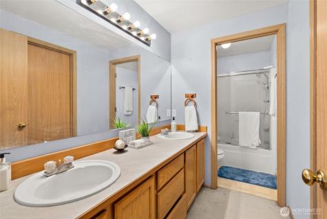 8425 201st Street E Spanaway WA 98387