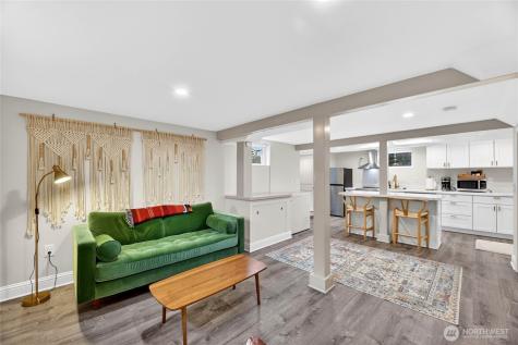6715 35th Avenue SW Seattle WA 98126