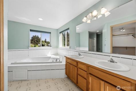 14319 106th Avenue Court E Puyallup WA 98374