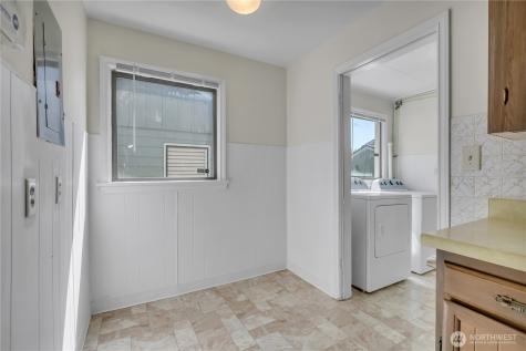 9013 11th Ave SW Seattle WA 98106
