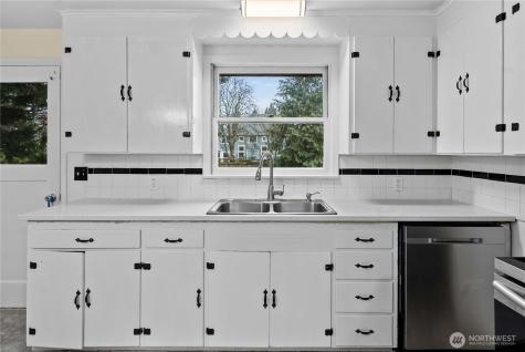 9717 14th Avenue NW Seattle WA 98117