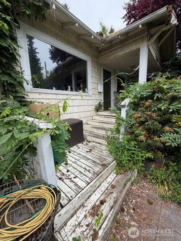7547 11th Avenue NE Seattle WA 98115