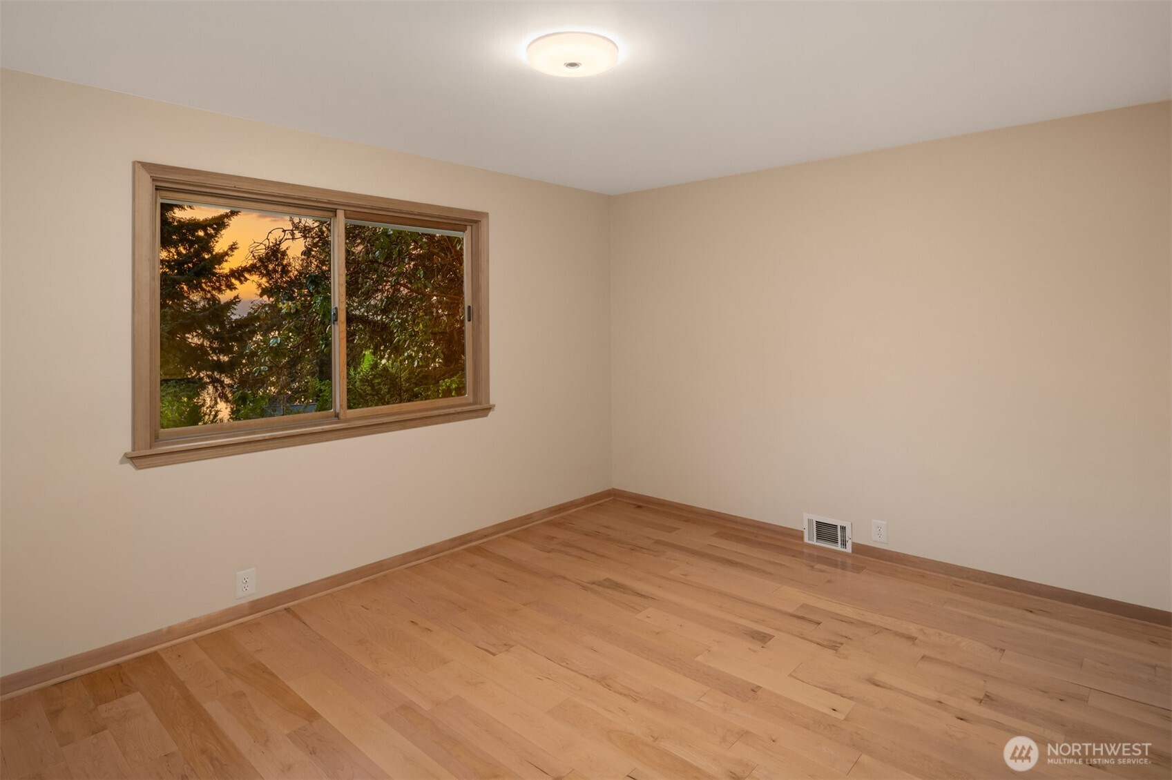 16311 25th Avenue SW Burien WA 98166