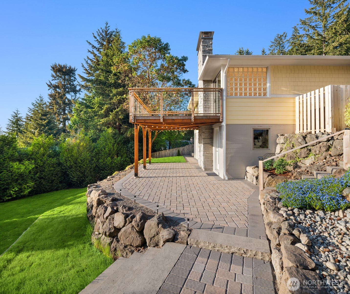 16311 25th Avenue SW Burien WA 98166