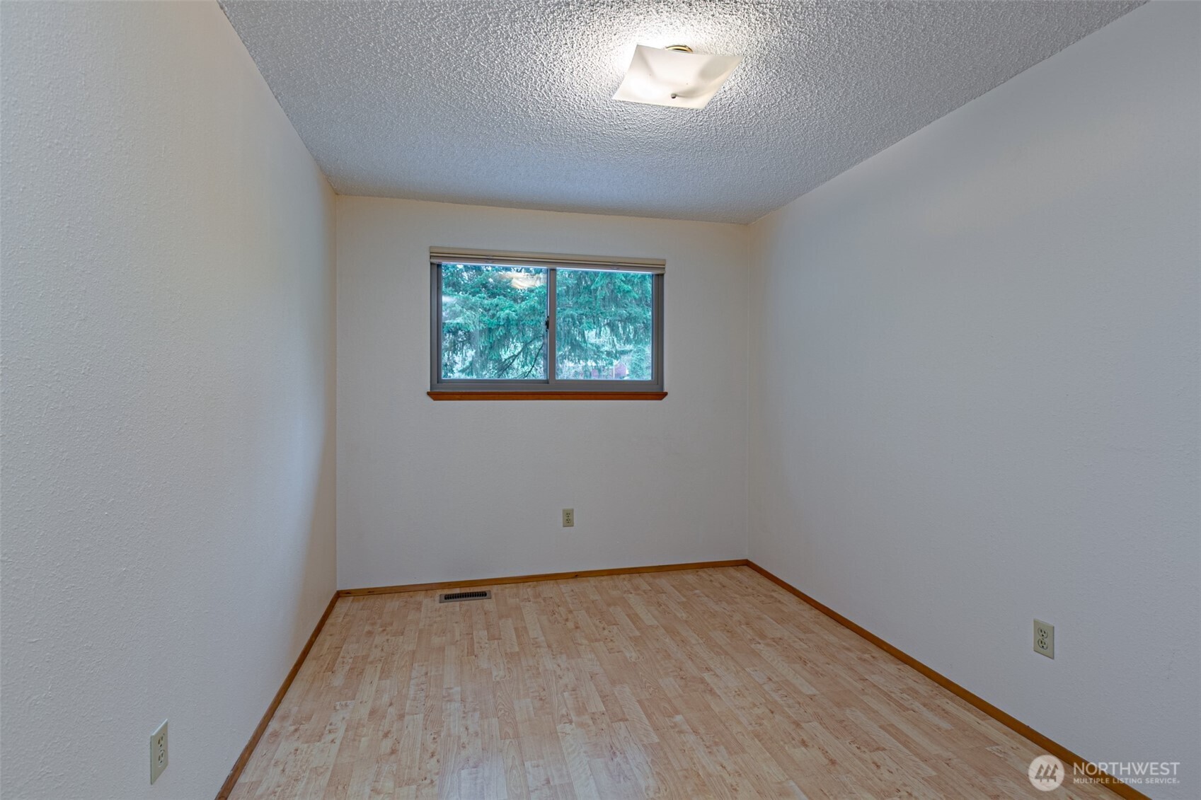 1808 Riverview Drive NE Auburn WA 98002