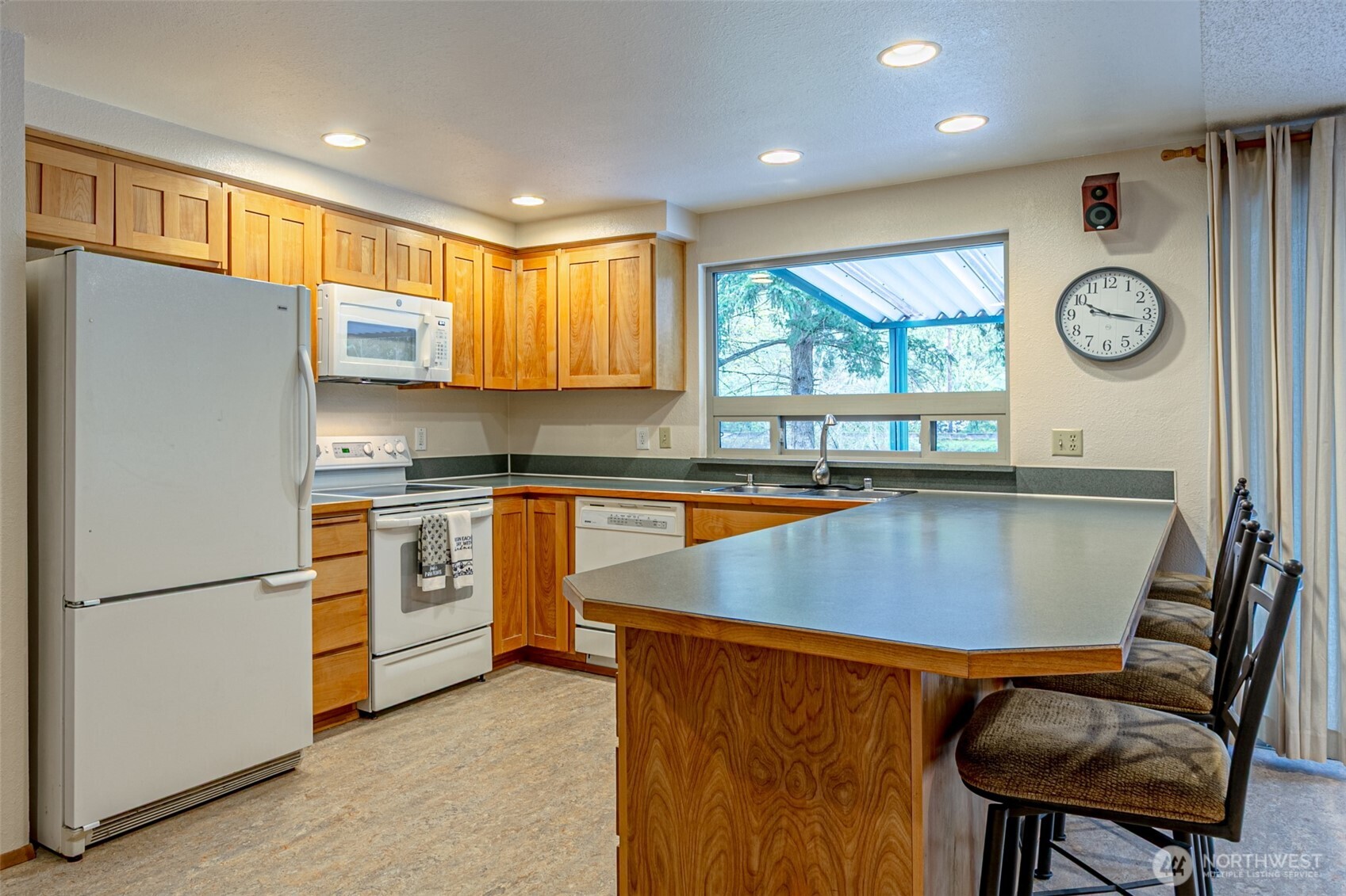 1808 Riverview Drive NE Auburn WA 98002