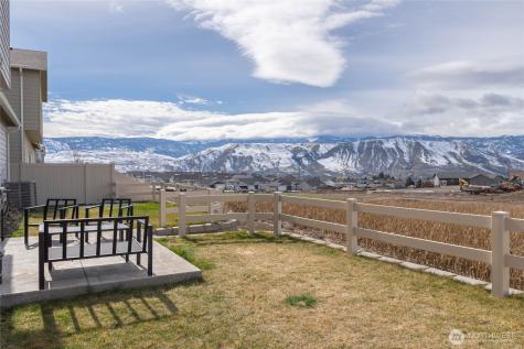 2247 S Mystical Loop East Wenatchee WA 98802