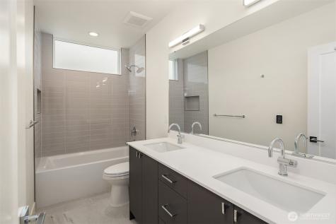 102 NE 44th Street Seattle WA 98105