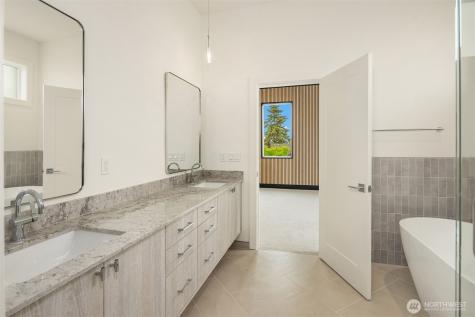 102 NE 44th Street Seattle WA 98105
