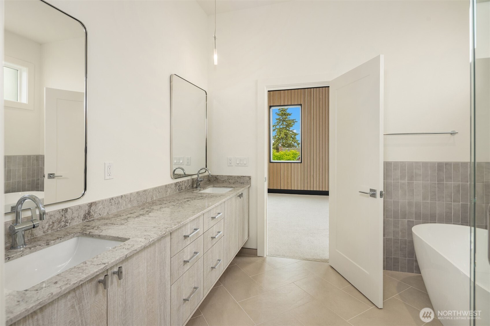 102 NE 44th Street Seattle WA 98105