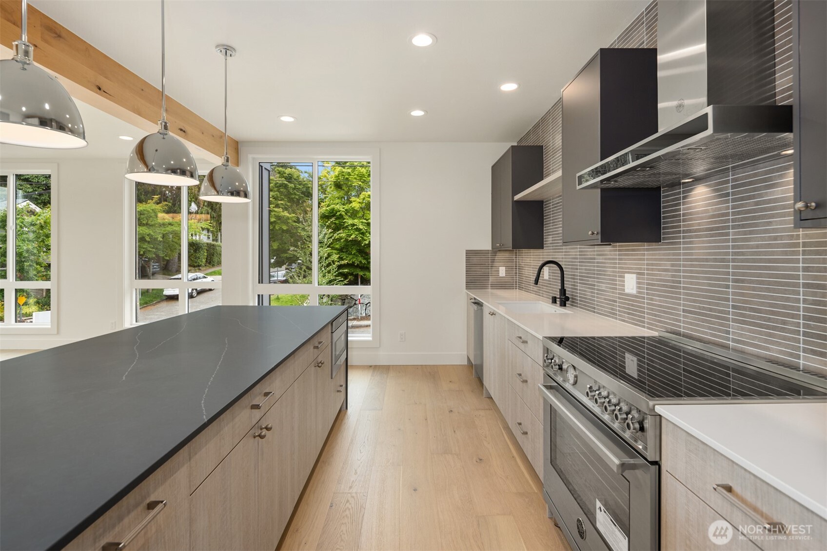 102 NE 44th Street Seattle WA 98105