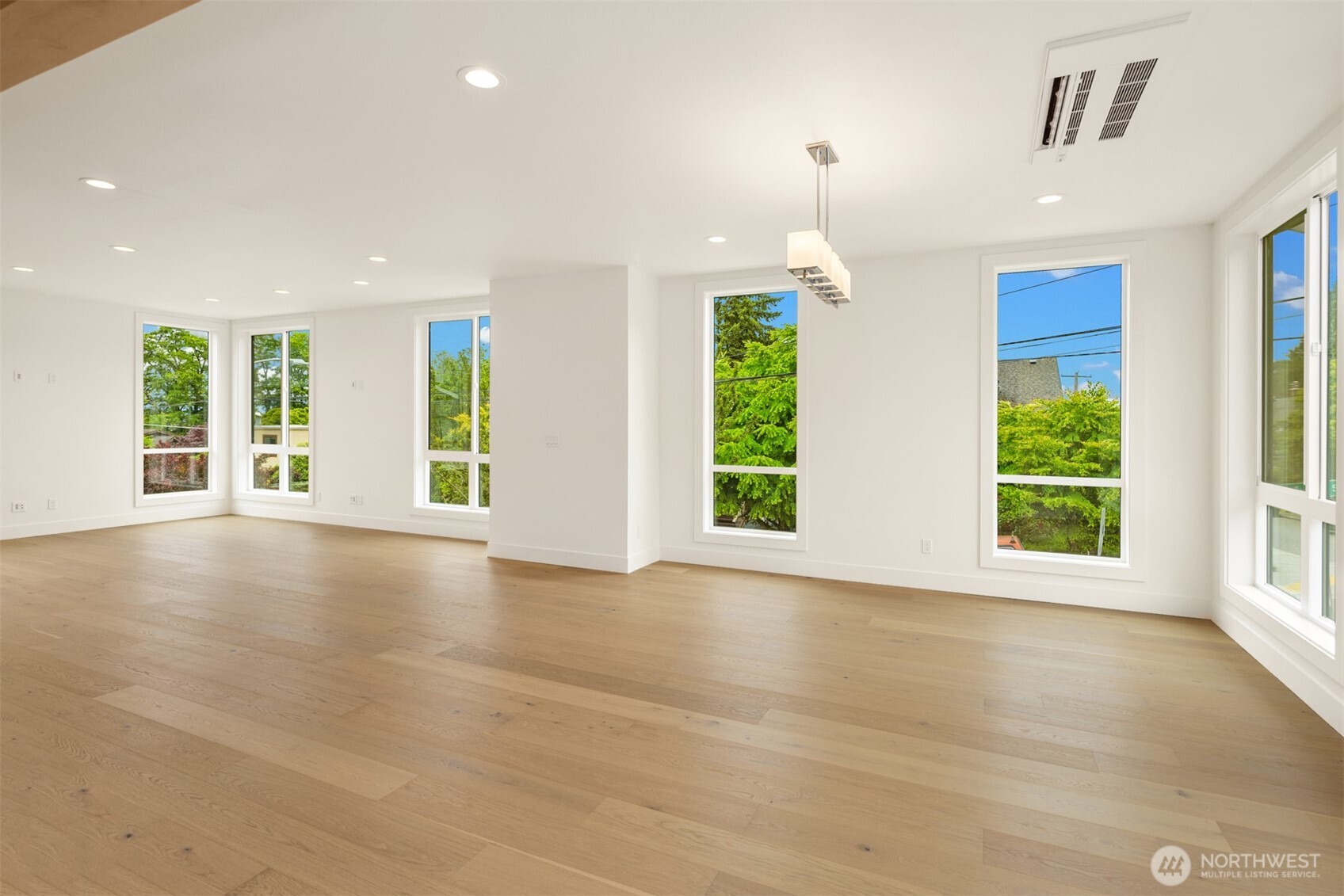 102 NE 44th Street Seattle WA 98105