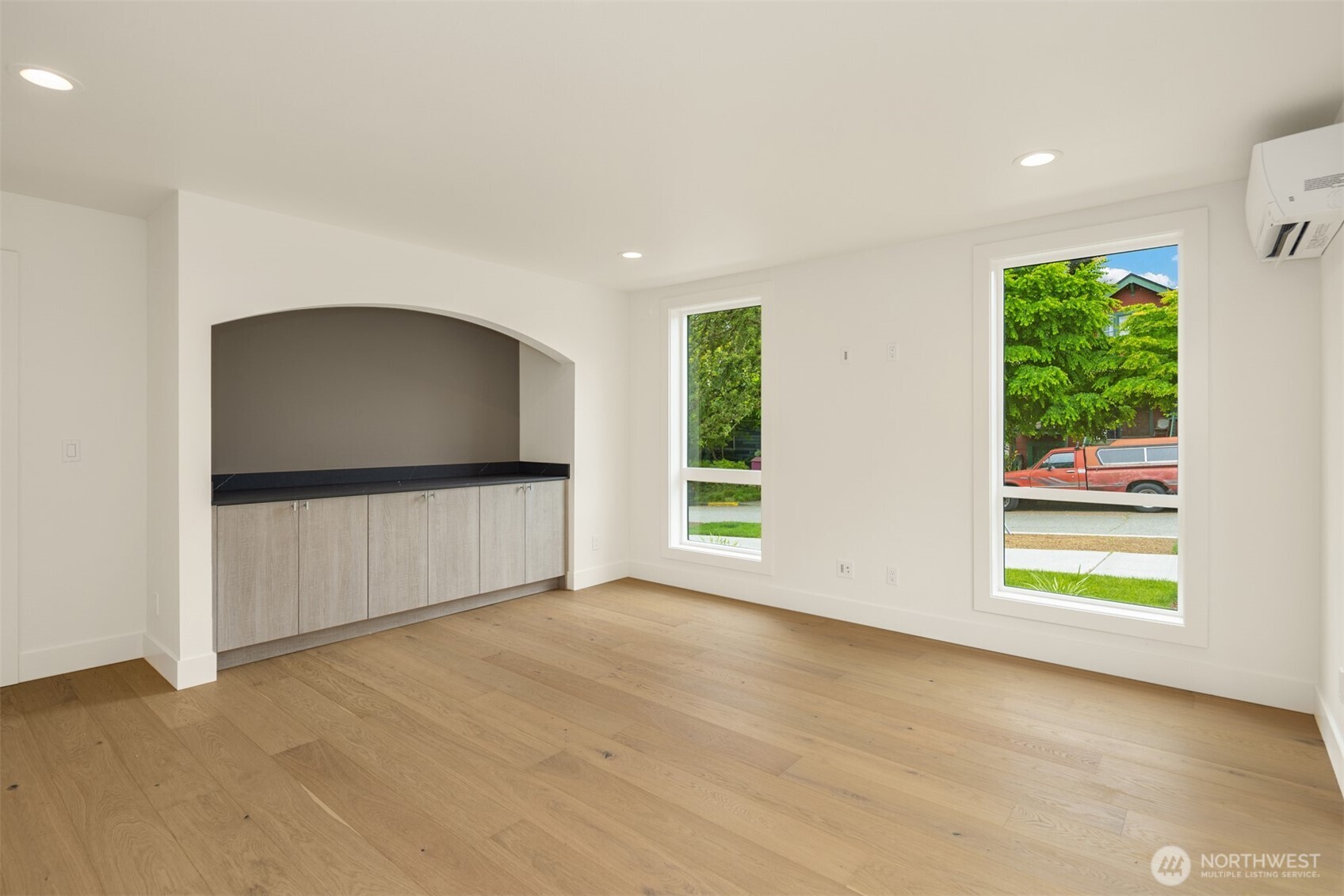 102 NE 44th Street Seattle WA 98105