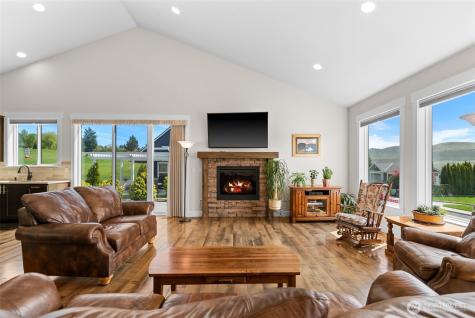 2741 SE Falcon View Drive East Wenatchee WA 98802