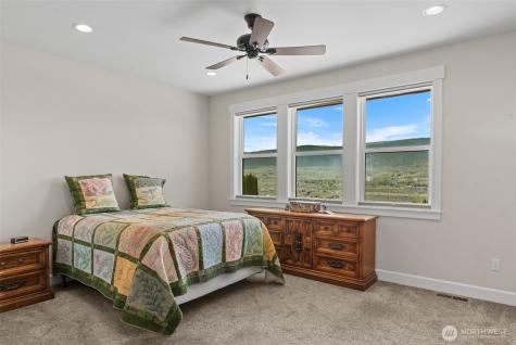 2741 SE Falcon View Drive East Wenatchee WA 98802