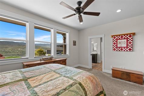 2741 SE Falcon View Drive East Wenatchee WA 98802