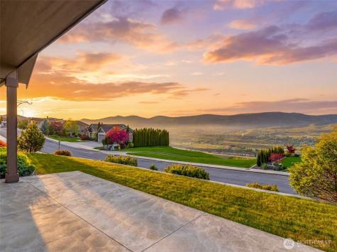 2741 SE Falcon View Drive East Wenatchee WA 98802