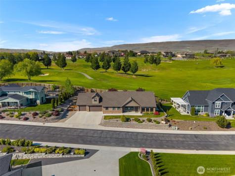 2741 SE Falcon View Drive East Wenatchee WA 98802