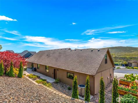 2741 SE Falcon View Drive East Wenatchee WA 98802