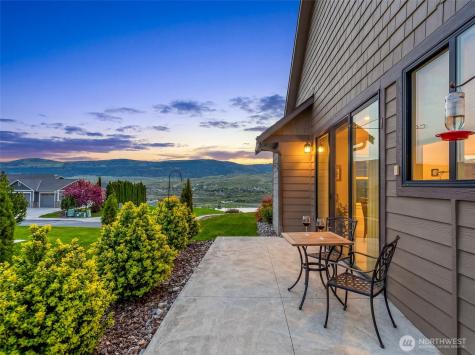 2741 SE Falcon View Drive East Wenatchee WA 98802