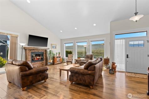 2741 SE Falcon View Drive East Wenatchee WA 98802