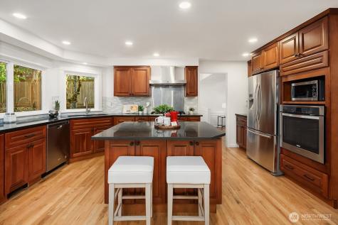23203 NE 18th Place Sammamish WA 98074