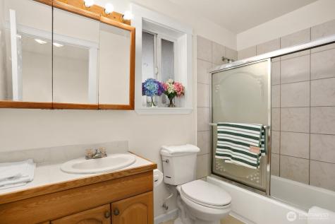 1520 S Bennett Street Seattle WA 98108