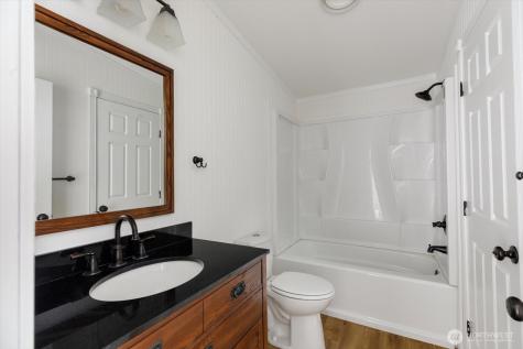 954 Shawn Avenue Oak Harbor WA 98277