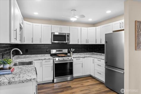 14322 Admiralty Way Lynnwood WA 98087