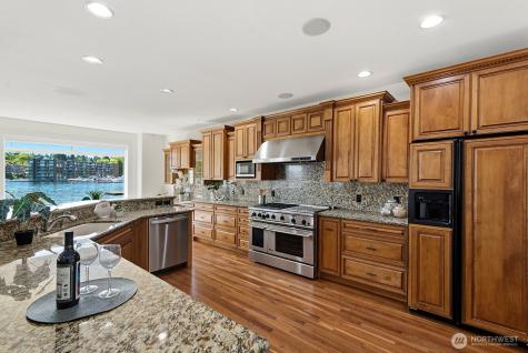 8696 Island Drive S Seattle WA 98118