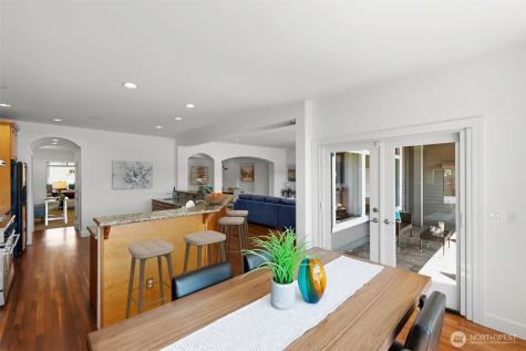 8696 Island Drive S Seattle WA 98118