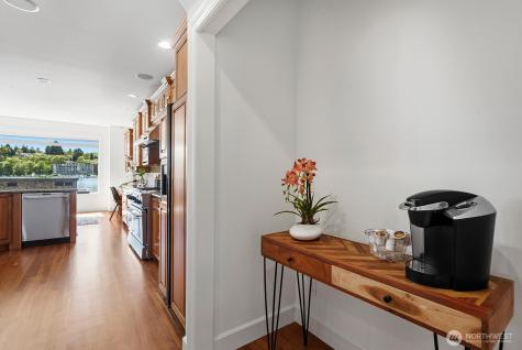 8696 Island Drive S Seattle WA 98118