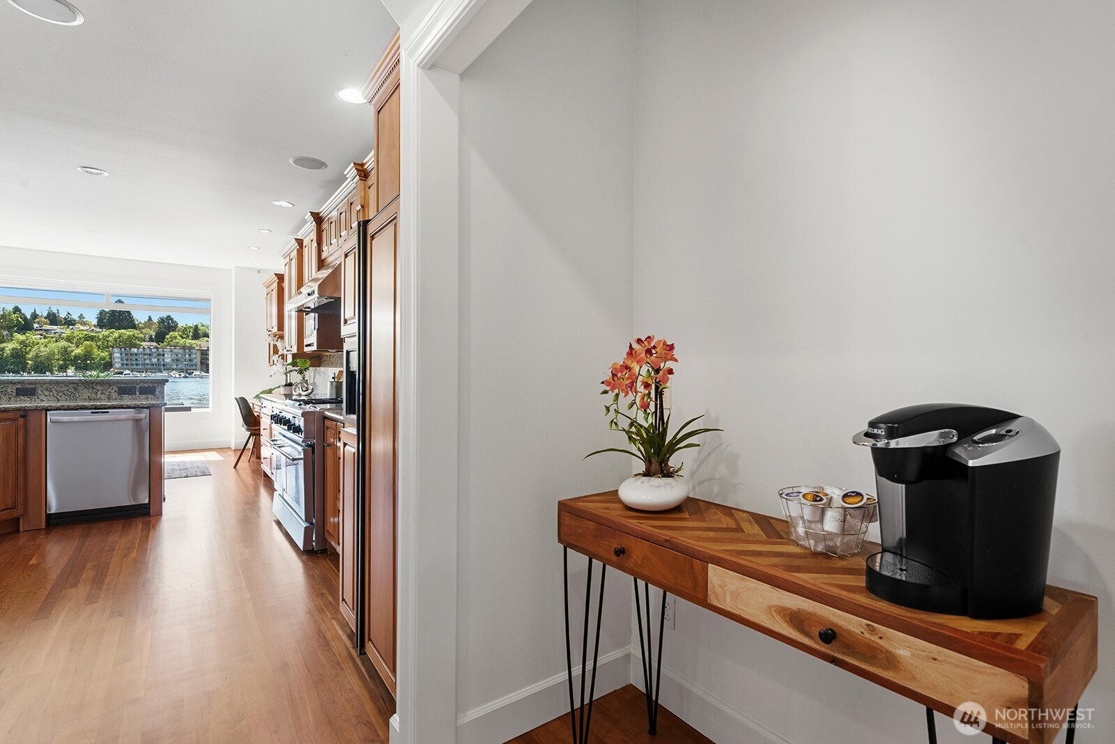 8696 Island Drive S Seattle WA 98118